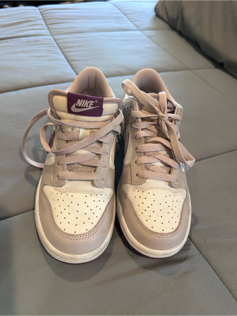 Nike Kids Low-Top Sneakers in Lavender White & Purple Logo